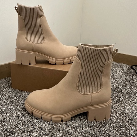 BRAND NEW TRENDY NEUTRAL PLATFORM ANKLE BOOTS - Picture 1 of 4